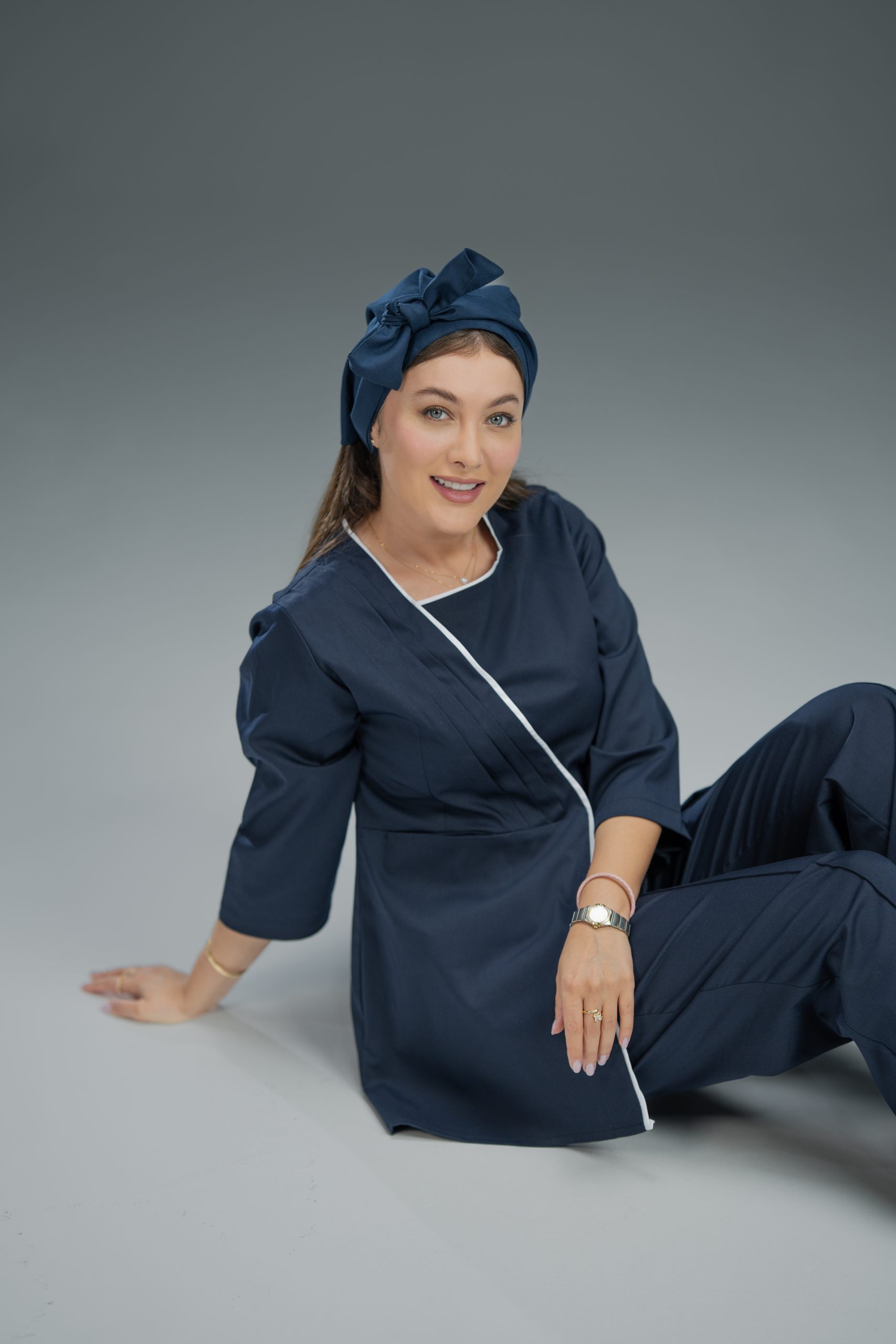 ست اسکراب وشلوار پزشکی زنانه سرمه ای تیره |مدل سلین - تصویر 2